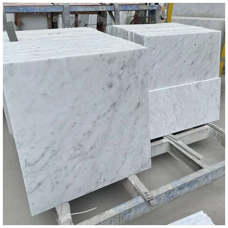Bodenfliesen aus Carrara-Marmor